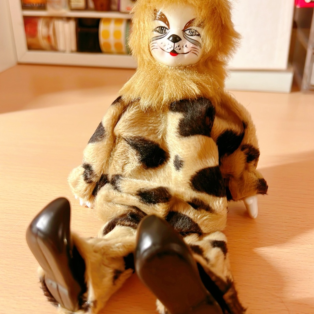Musical "Cats" peripherals Vintage Porcelain Ceramic Clown Doll Decoration Toy
